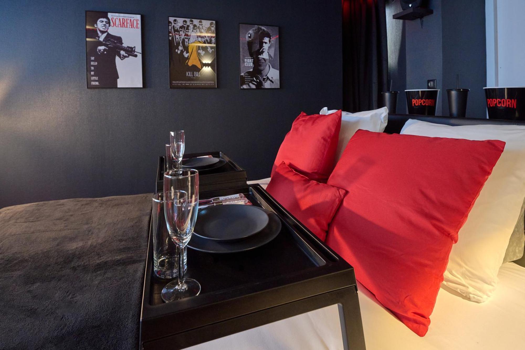 L'oscar, Experience Cinema Avec Netflix, Canal Plus, Prime Video Chez Les M By Primo C0nciergerie *